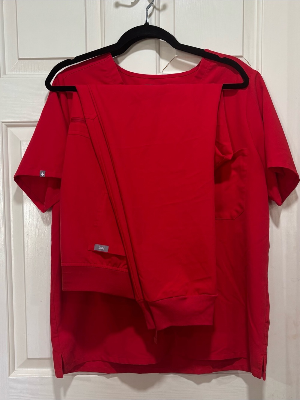 Figs Red Catarina Scrub Top & Livingston Scrub pants in size XL